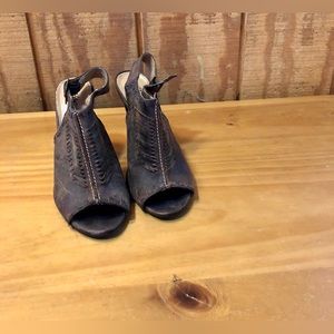 Mossimo supply co brown sandal 8